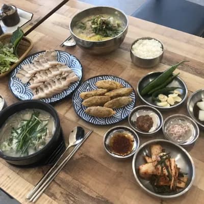 대구 안국밥, 국물 진하고 개꿀당면국밥