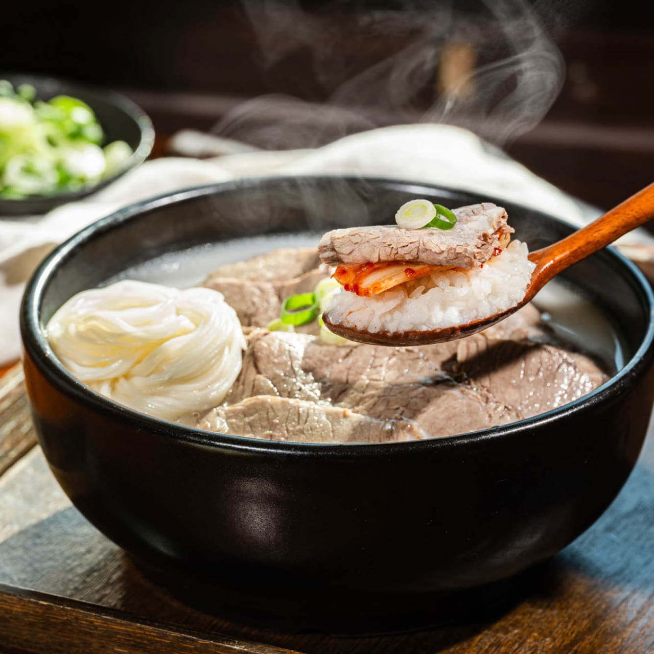 [금왕설렁탕] 특설렁탕 + 김치 깍두기 포함 (800g이상) 밀키트 세트 간편식 어르신 건강식  800g  1개