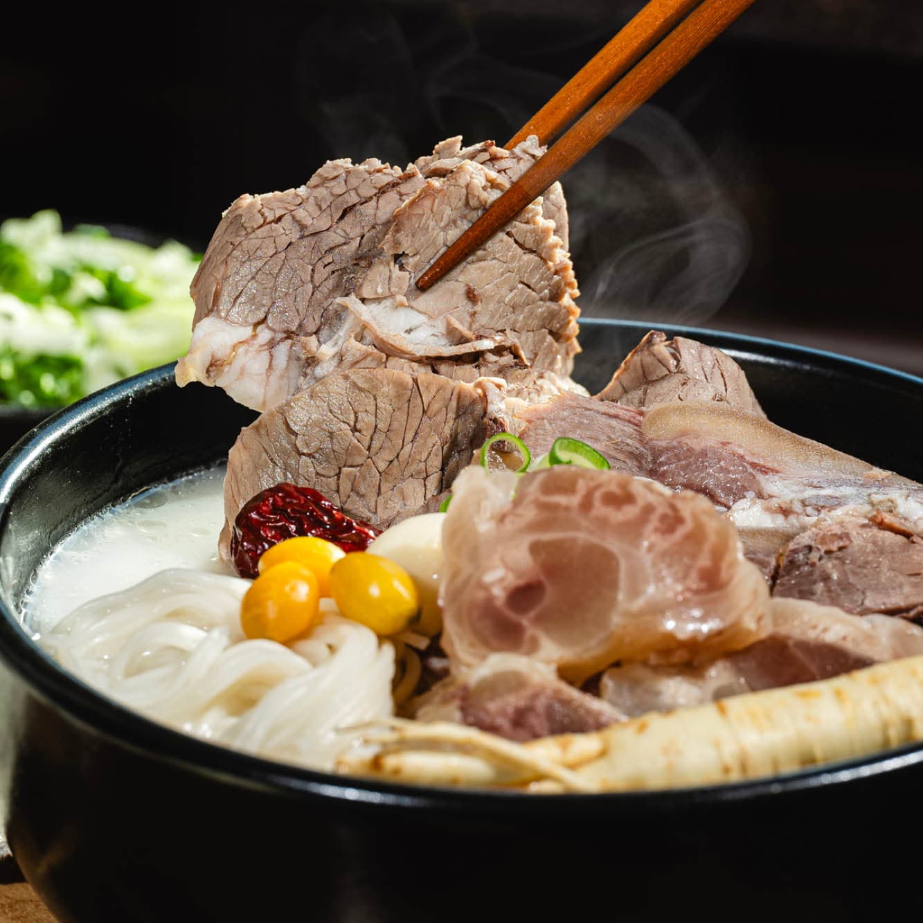 [금왕설렁탕] 금왕탕 - 김치 깍두기 포함 (930g이상) 밀키트 세트 간편식 어르신 건강식  930g  1개