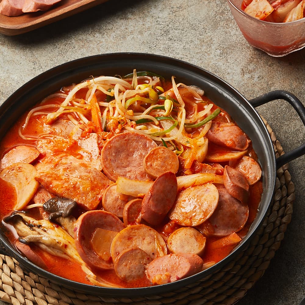 쿡솜씨 의정부식 부대찌개 캠핑 밀키트 신선야채 김치 3종햄