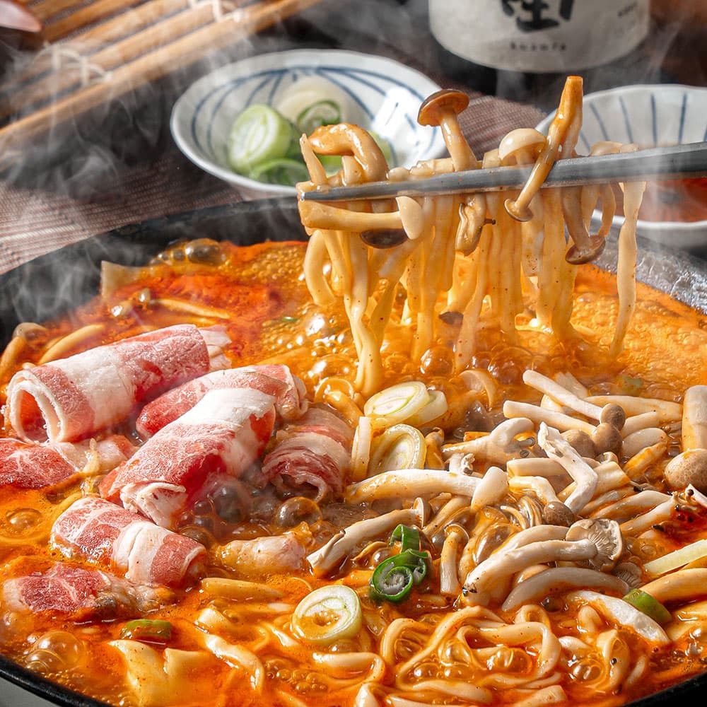 얼큰 우삼겹 버섯 칼제비 칼국수 수제비 밀키트 캠핑 요리 음식 홈파티 집들이