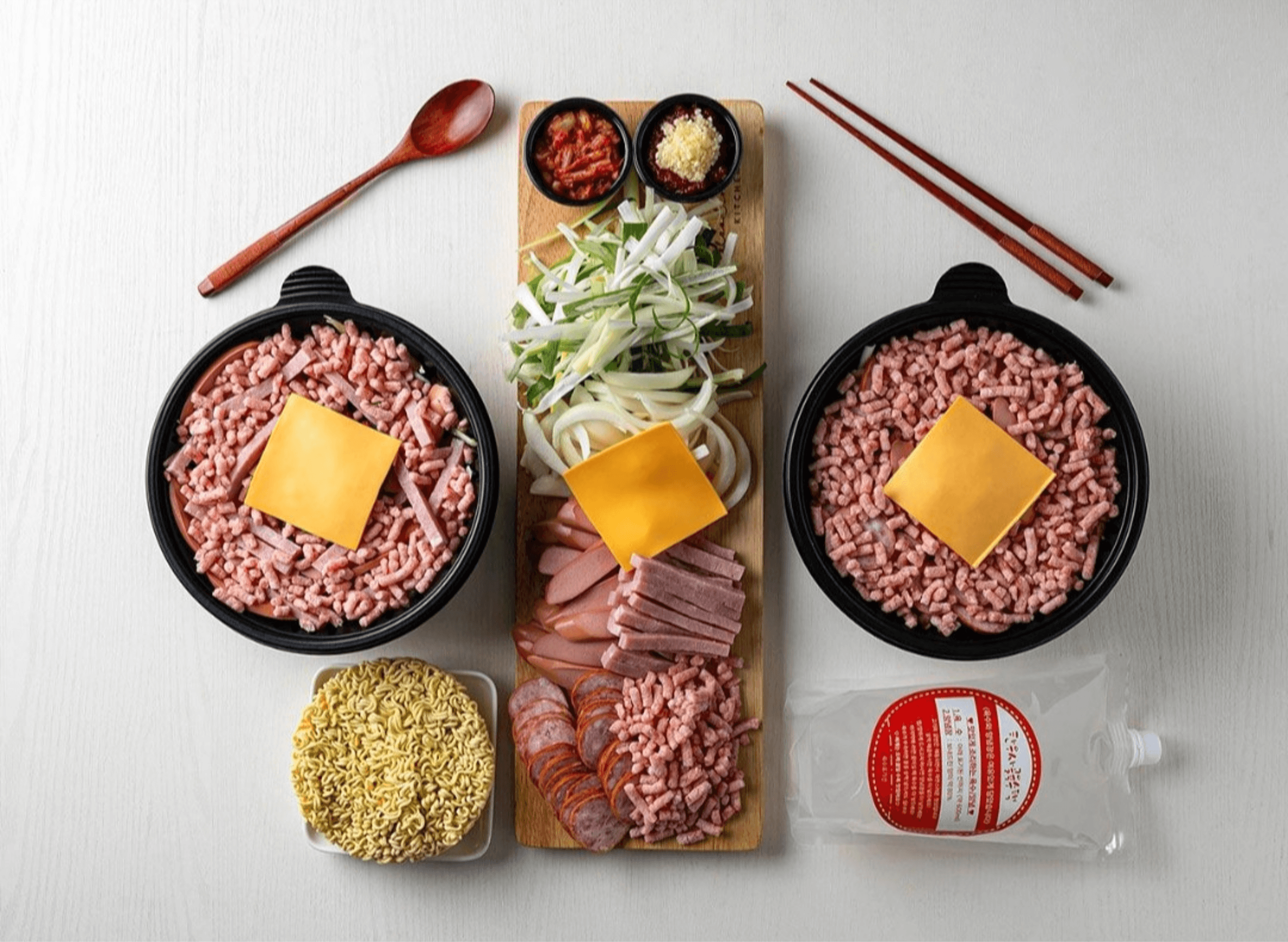 [프리미엄 햄소시지] 윤병장송탄부대찌개밀키트 2~3인 / 사골육수 라면사리 / 1460g