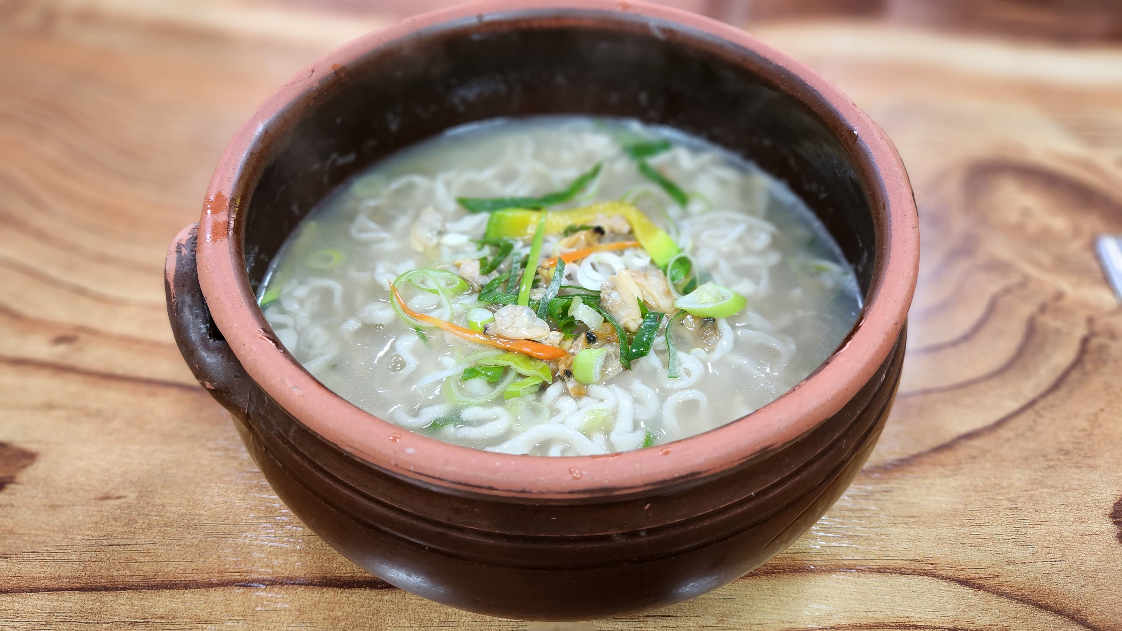 [우리는식구]20년 전통 리뷰가 인정하는 우리밀 바지락 칼국수 맛집 밀키트 간편조리 캠핑음식