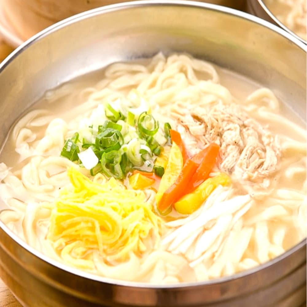 간편한 닭칼국수 밀키트 다데기 야채 면 구성