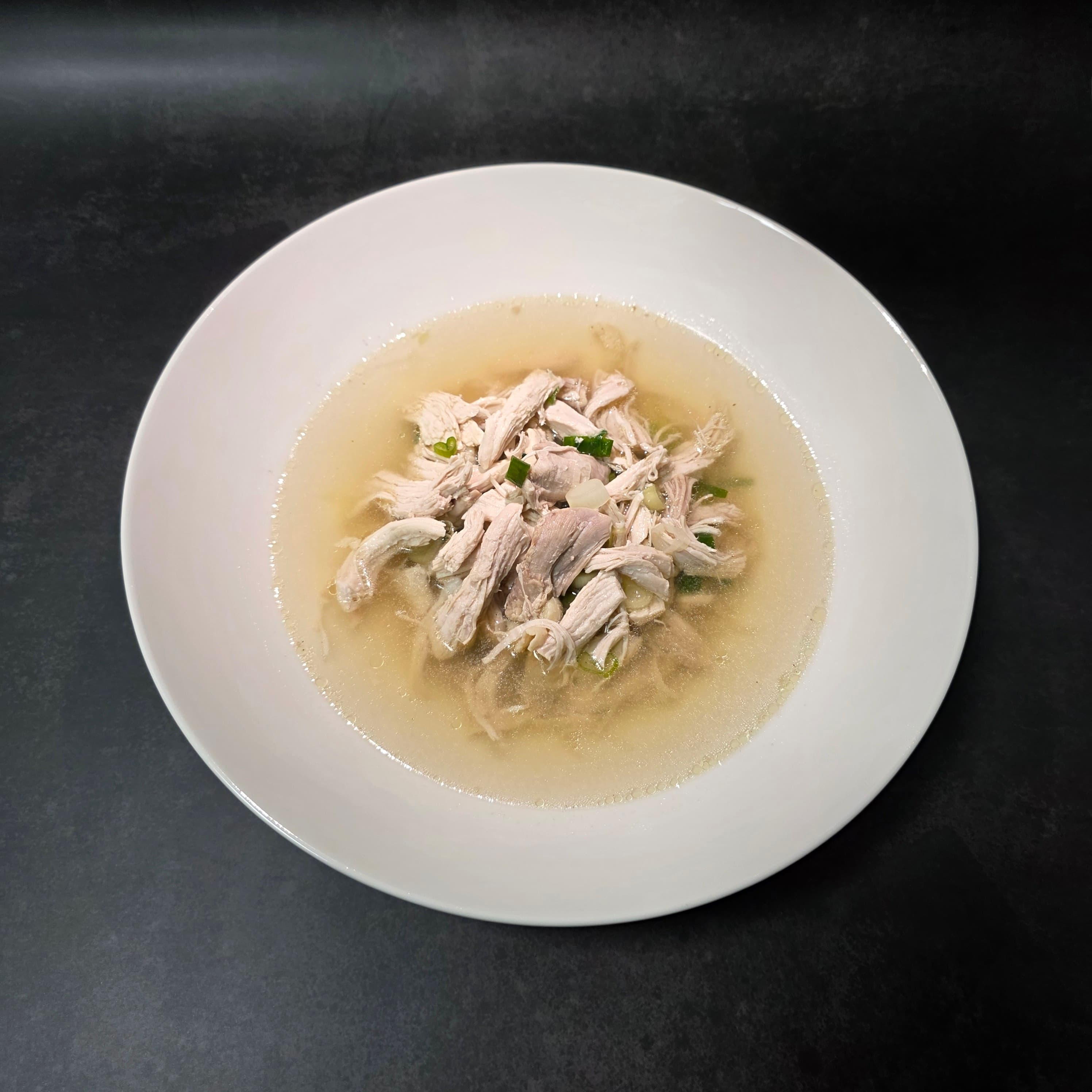 이롭닭 고기 가득 맑은 닭곰탕 캠핑밀키트 즉석국 간편국