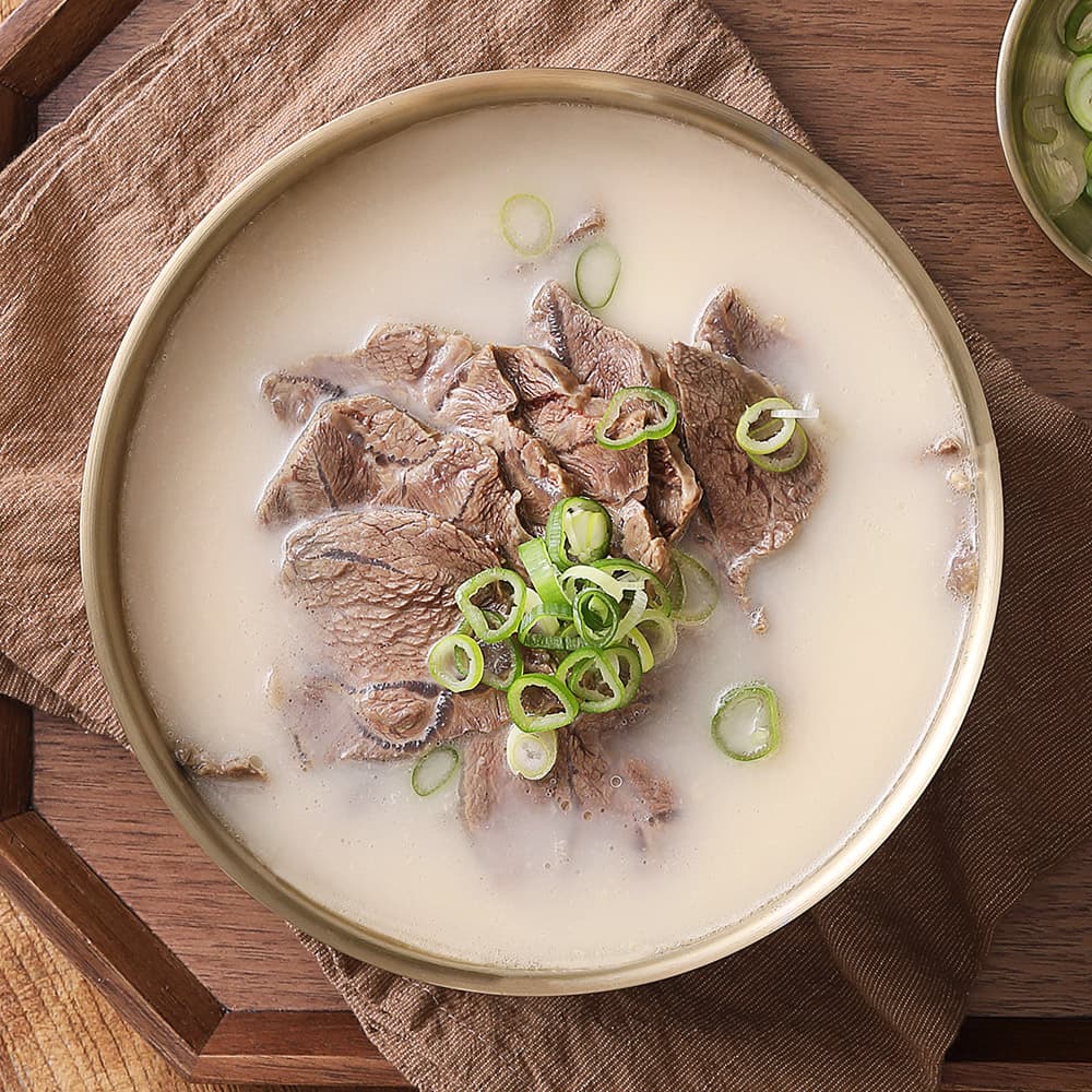 진한 소머리곰탕 570g(2인분) 넉넉하게 담은 재료 [국내산 사골 즉석국 밀키트]