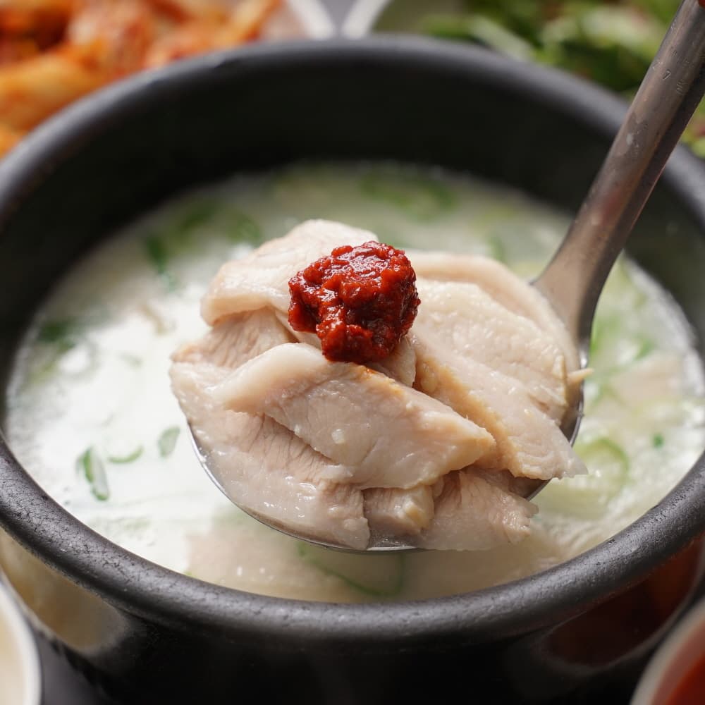 암퇘지 사골육수 항정살 돼지국밥 1팩 550g 캠핑음식 국밥 밀키트