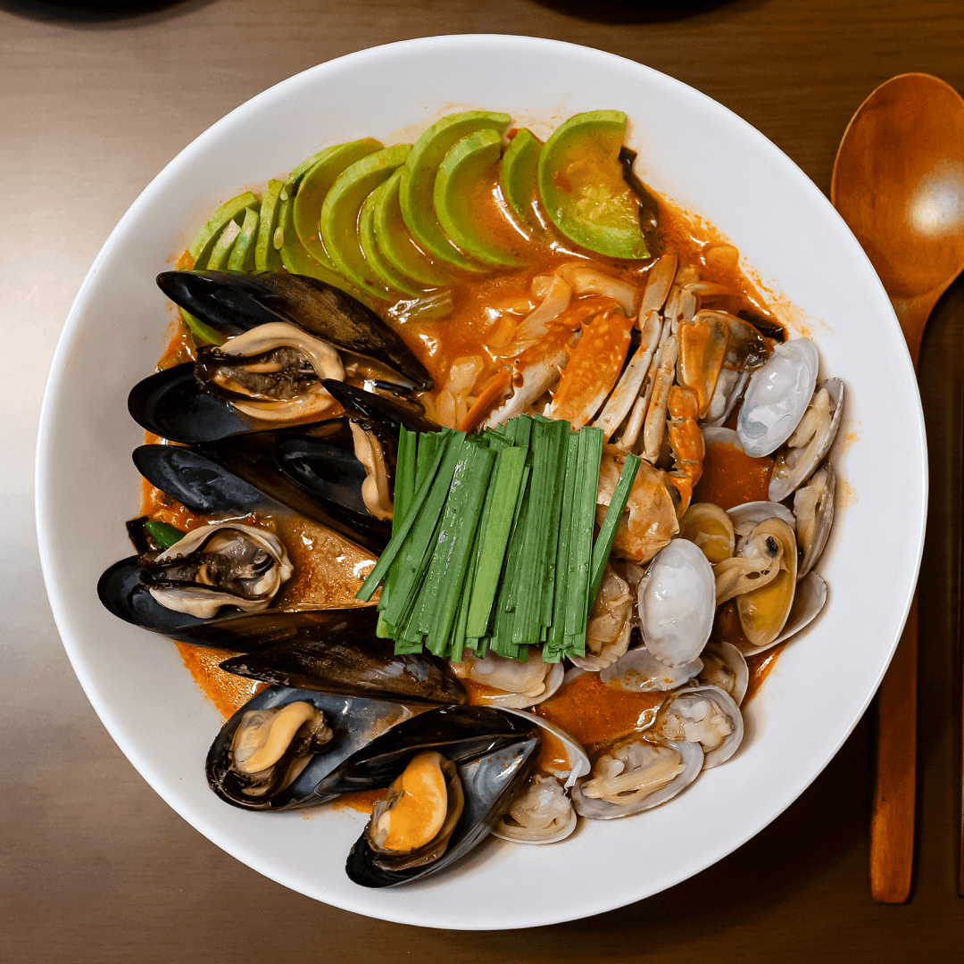 신촌얼큰이칼국수 얼큰해물칼국수/맑은해물칼국수 밀키트 (2~3인분)