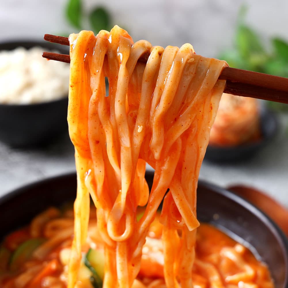 보리새우가 들어간 얼큰 장칼국수 칼국수 밀키트